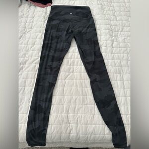 Lululemon black camo aligns